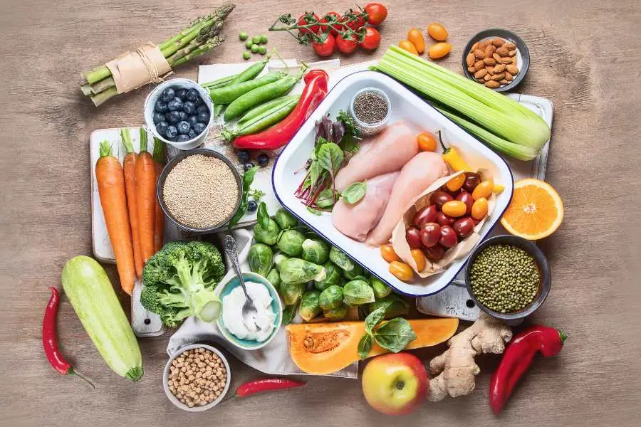 Duy trì chế độ ăn uống lành mạnh cũng giúp bạn kiểm soát chi phí ăn uống.
