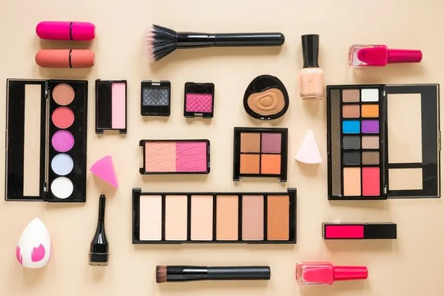 Quà 20 10 cho vợ là đồ make up.