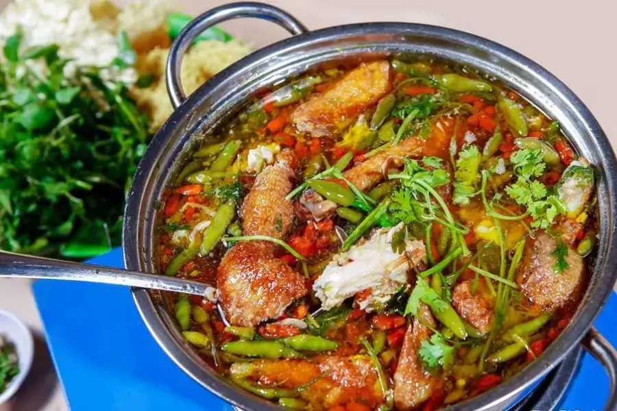 Cay nồng với món lẩu gà ớt hiểm
