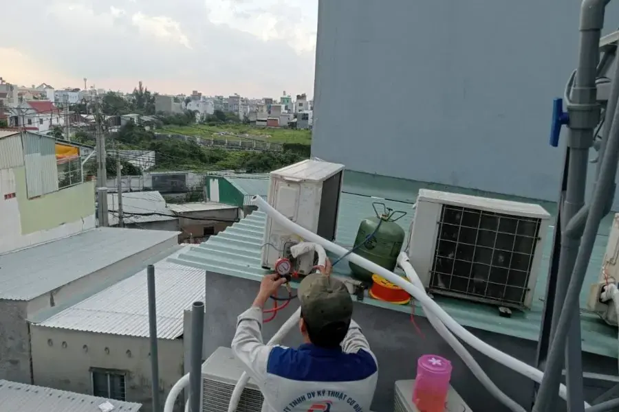 Chất bẩn tích tụ khiến máy bị nhiễu nước