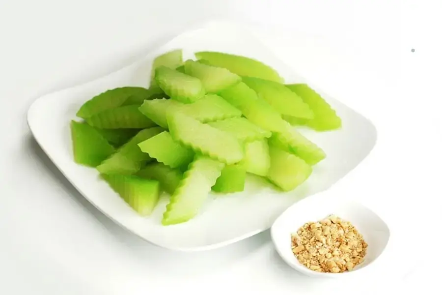 Món bí đao luộc thanh mát và giàu chất xơ.