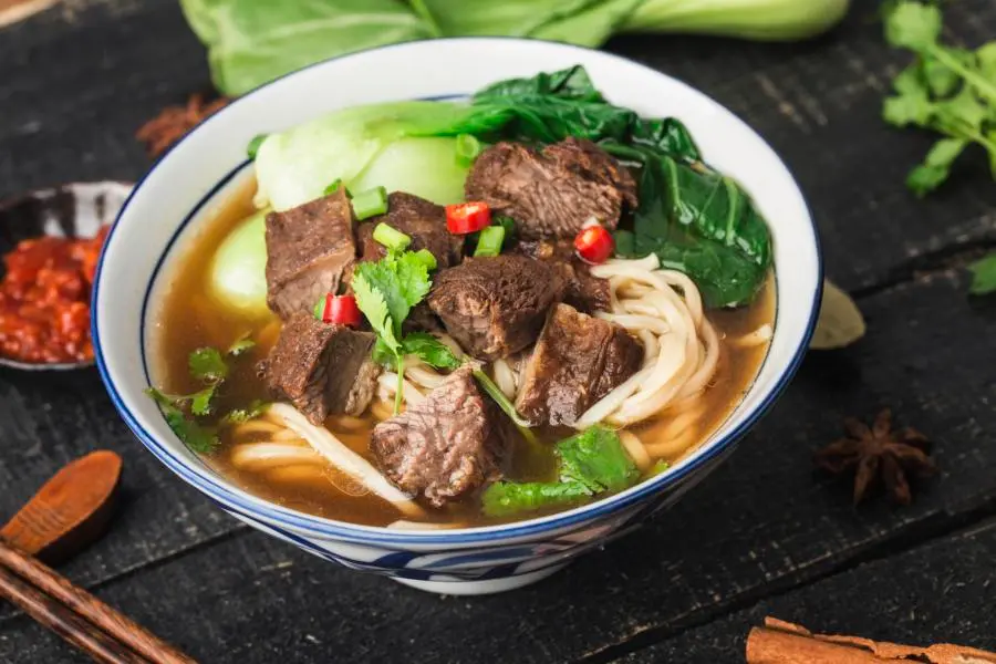 Hủ tiếu bò và sữa đậu nành