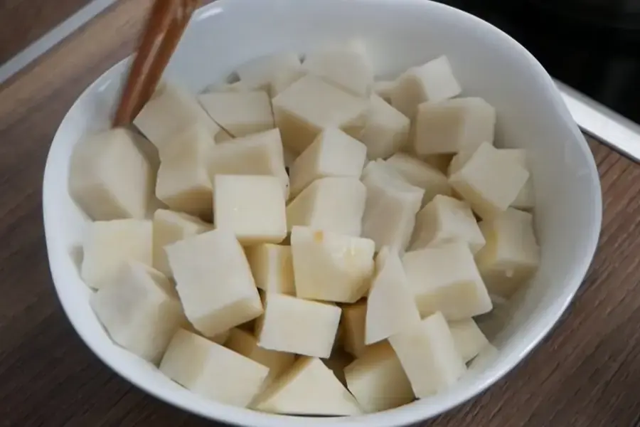 Nấu chín khoai môn
