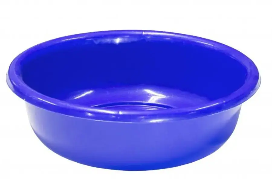 Nên chuẩn bị chậu đựng nước sẽ tiết kiệm nước hơn so với sử dụng nước trực tiếp ở vòi