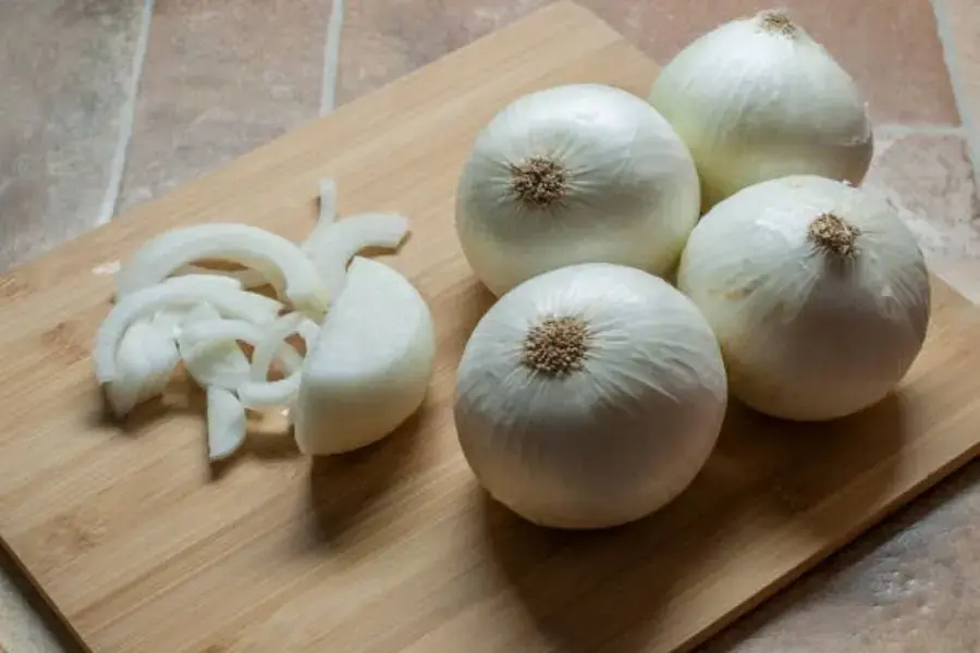 Hành tây vỏ trắng