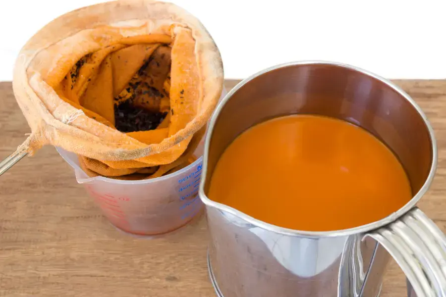 Cốt trà sữa sẽ có màu nâu đẹp tuyệt vời, sánh đặc