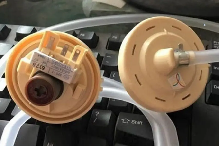 Lỗi E5 xảy ra khi cảm biến mực nước bị hỏng.
