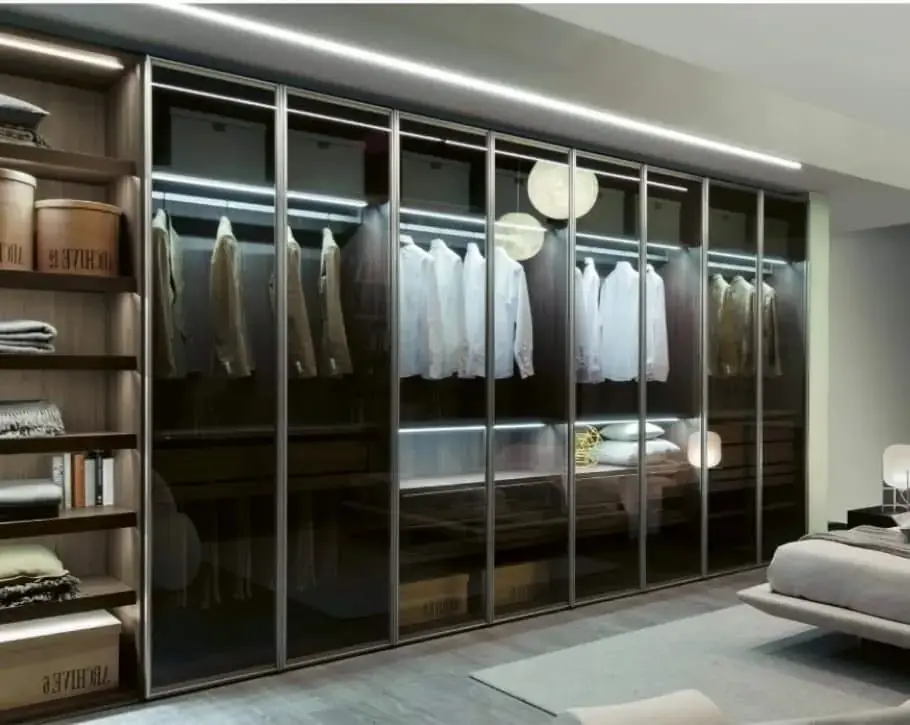 Sắp xếp đồ đắt tiền ở một không gian riêng