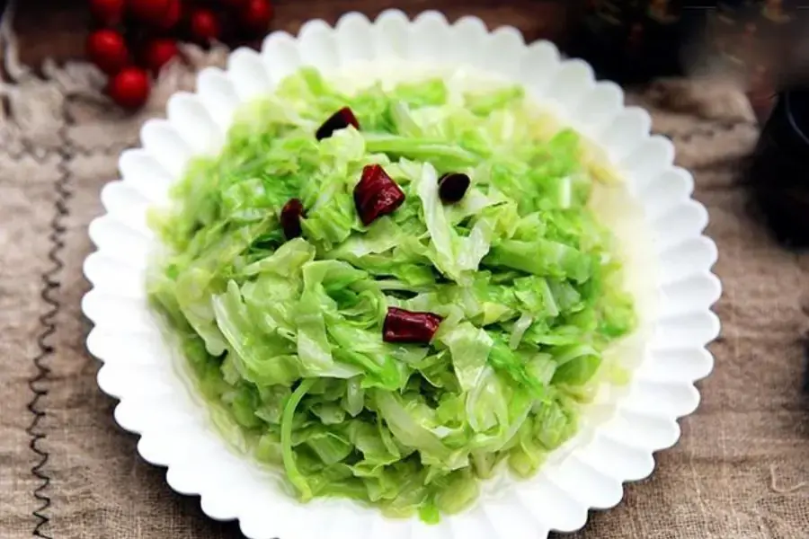 Bắp cải xào mang hương vị đậm đà hơn