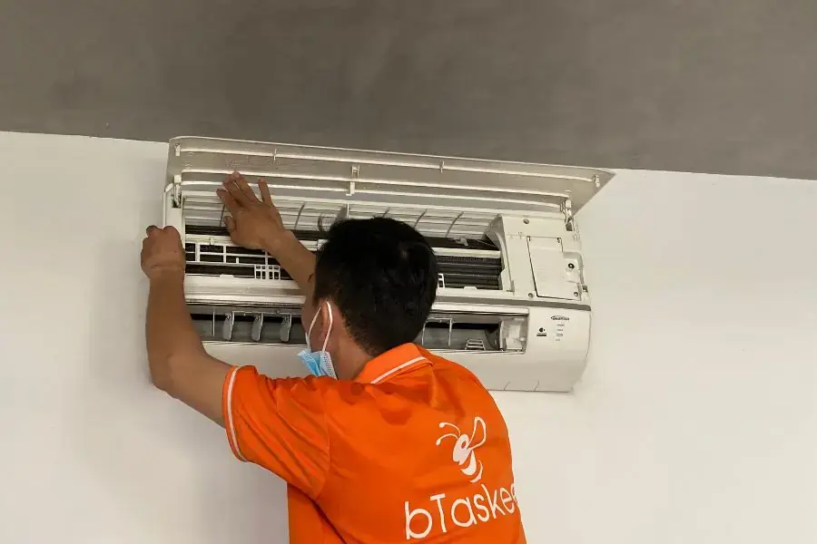 Lắp ráp lại các bộ phận sau khi đã hoàn tất vệ sinh.