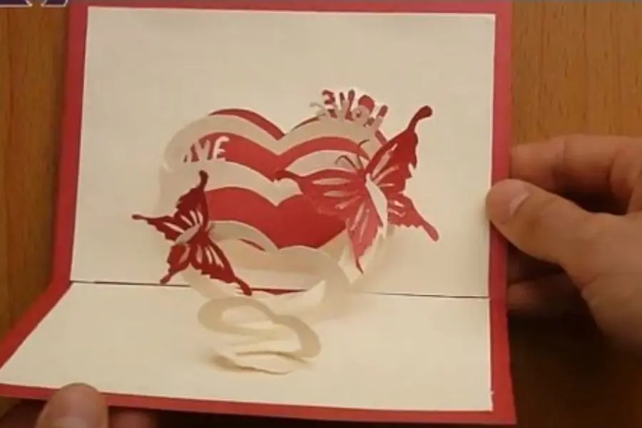 Mẫu thiệp hình trái tim 3d đẹp số 10.