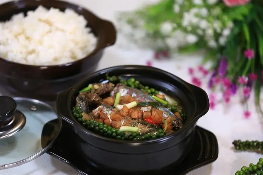 Cá đối kho tiêu bén cơm gia đình