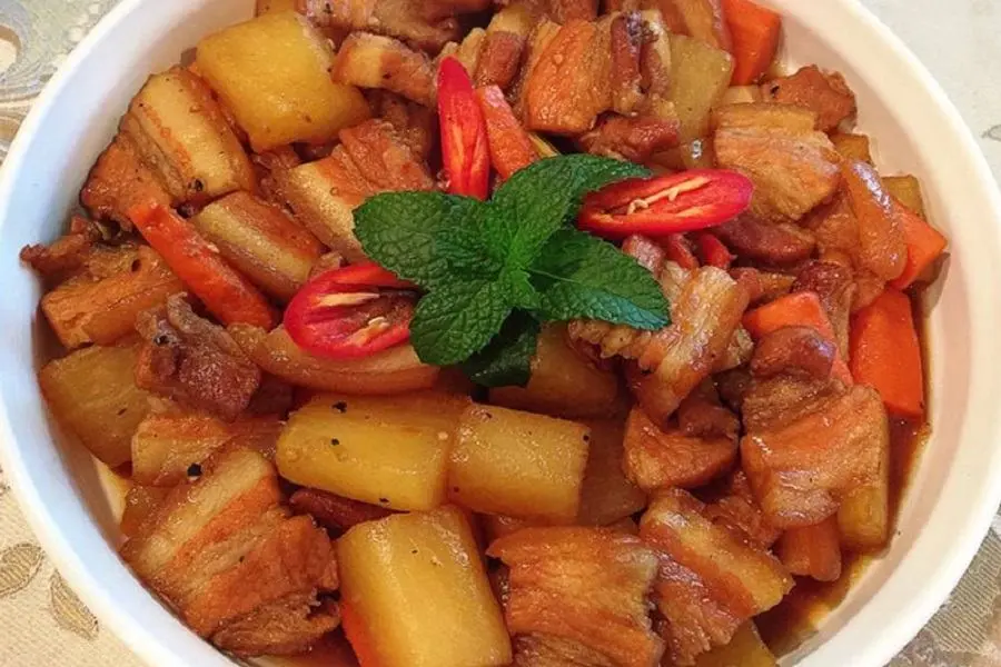 Món củ cải tráng kho thịt hấp dẫn