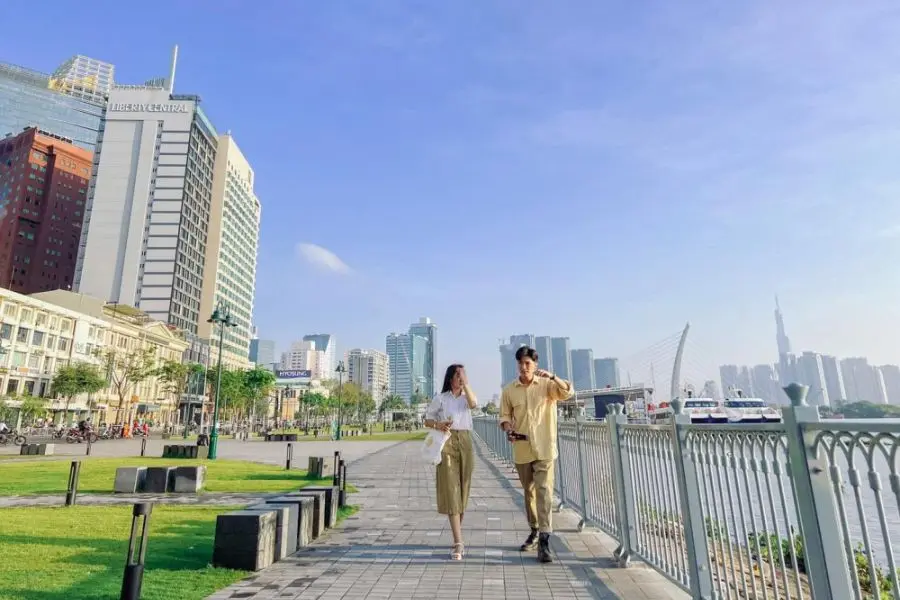 Bến Bạch Đằng là nơi phù hợp cho các cặp đôi yêu thích sự yên bình.