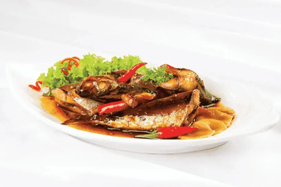 Món cá chỉ vàng rim mắm tỏi đậm đà, hao cơm