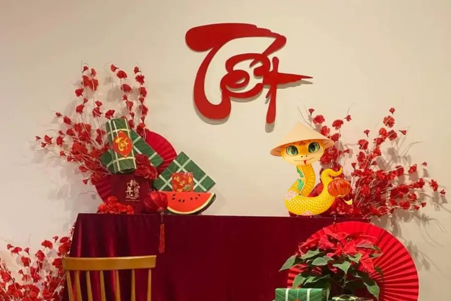 Trang trí với linh vật 2025.