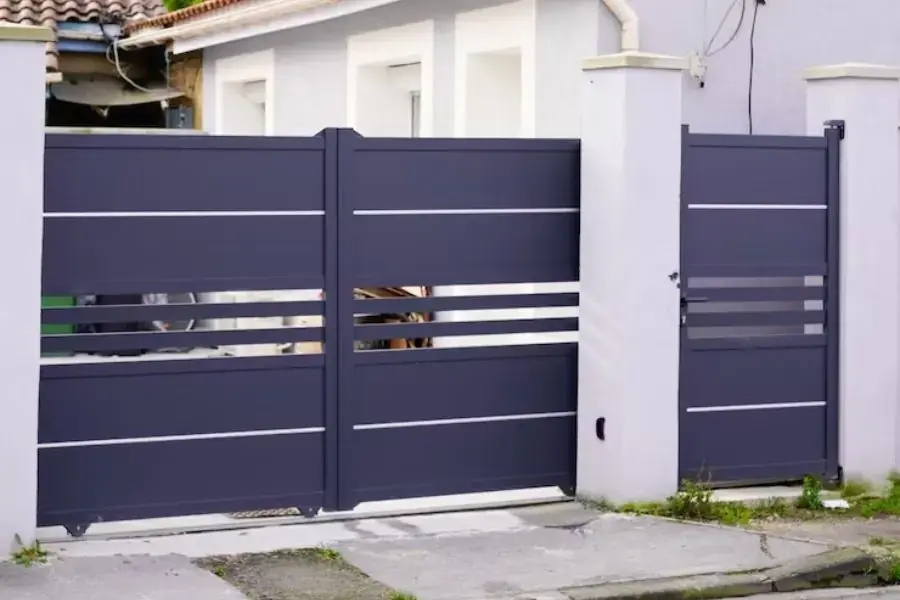 Mẫu cổng thông minh vô cùng thuận tiện trong việc đóng mở cổng.
