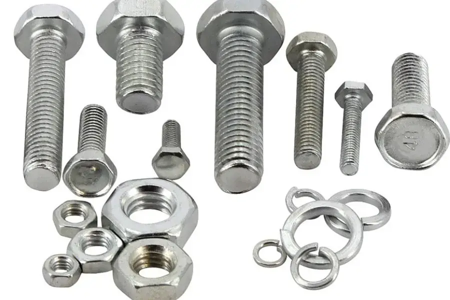 Bulong, ốc vít là một trong số những dụng cụ cần lắp rèm cửa