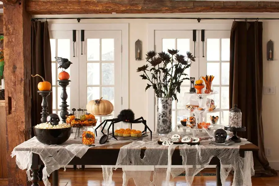 Đầu lâu, nhện, bí ngô và các loại bánh thiết kế dành riêng cho dịp Halloween.