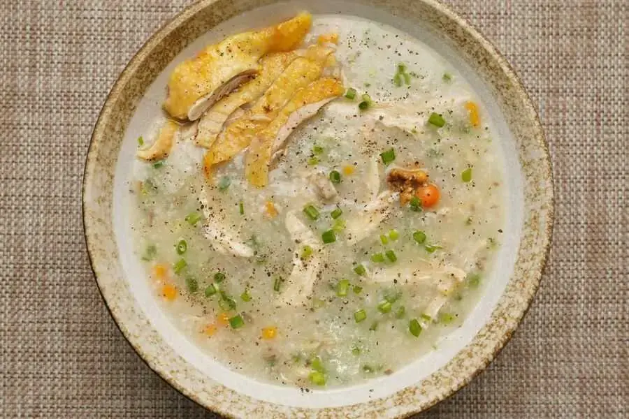 Cháo gà bổ sung chất đạm cho bé