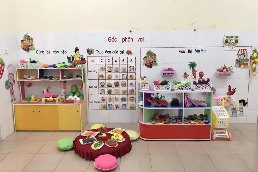 Sử dụng những hình ảnh vui nhộn, dễ thương để trang trí cho bức tường