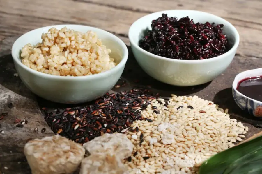 Tết Đoan Ngọ không thể thiếu rượu nếp cái và nếp cẩm