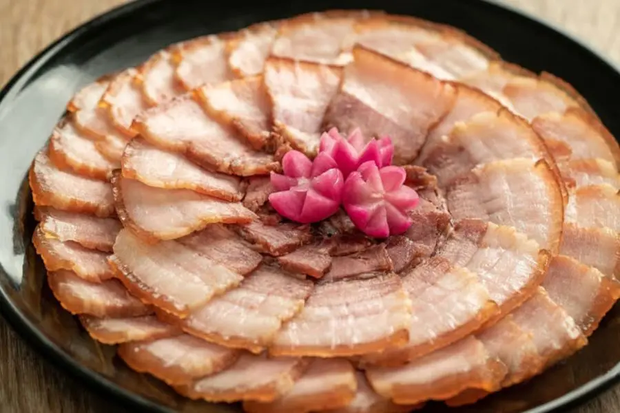 Thịt ngâm mắm với hương vị quê hương khó quên.
