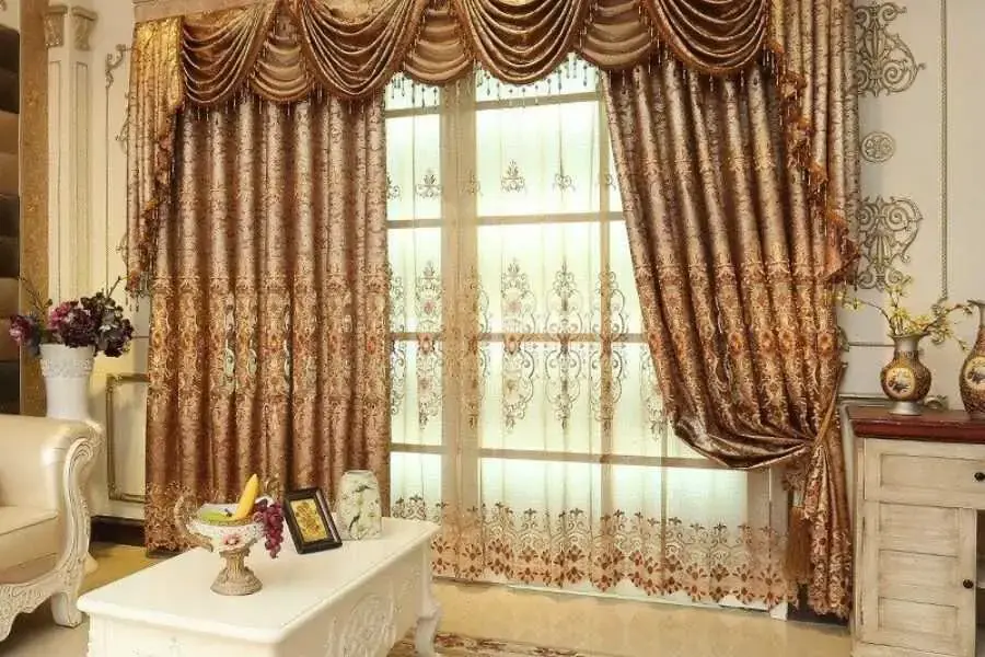 Chọn màu rèm cửa và màu sơn tường theo nguyên tắc bổ sung để tăng tính thẩm mỹ