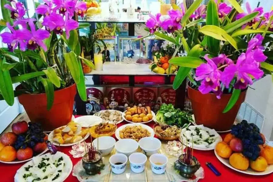 Cúng Chúng Sinh thường được thực hiện vào buổi chiều hoặc tối