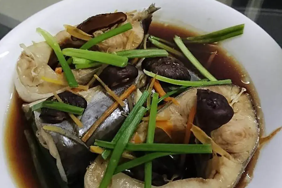 Cá basa hấp xì dầu dễ chế biến, hương vị thanh đạm.