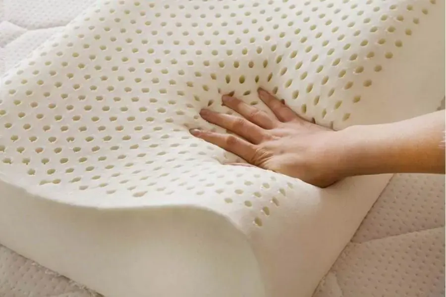 Nệm Memory foam có độ co giãn cao giúp giảm đau lưng