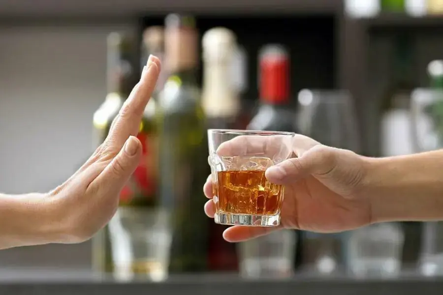 Rượu bia và nước ngọt chứa nhiều calo không cần thiết.