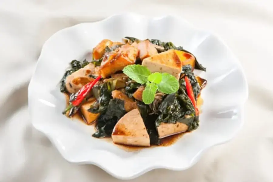 Bí đỏ kho rong biển giàu dinh dưỡng.