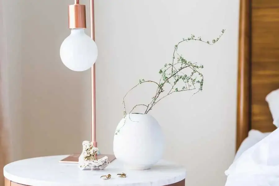Đèn bàn với kích cỡ nhỏ xinh