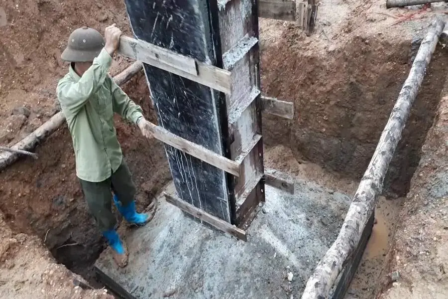 Ghép cốp pha móng