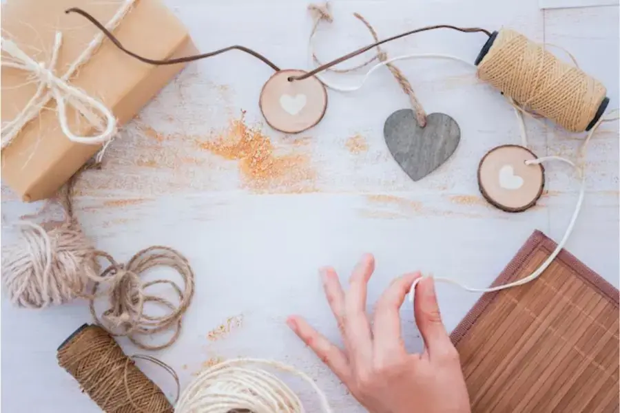 Những món quà handmade tự làm sẽ khiến bạn gái cảm động.