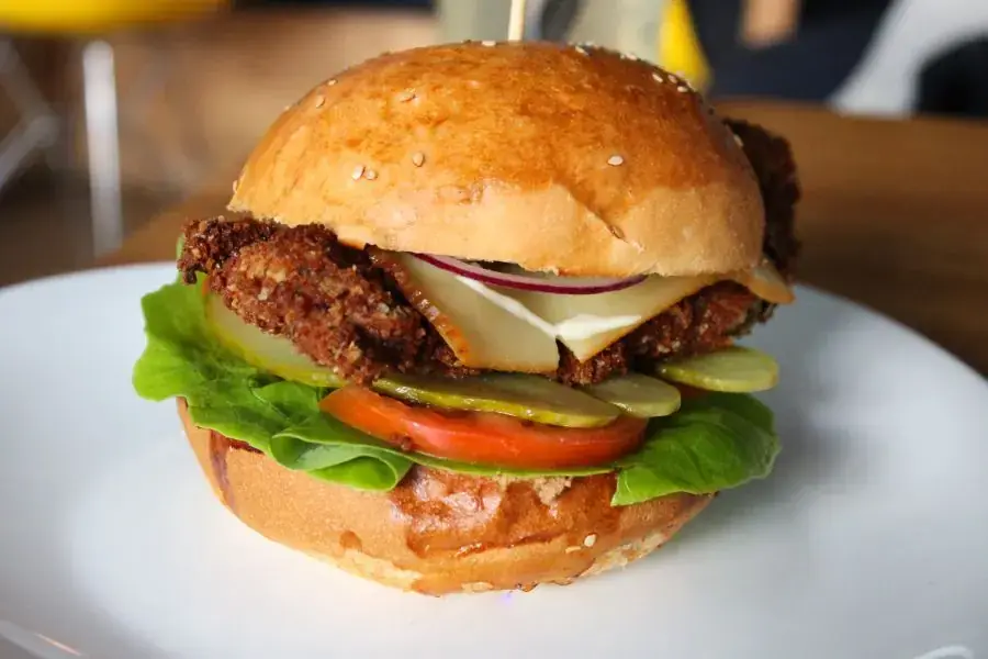 Bánh mì kẹp thịt - Món ăn sáng cho bé đơn giản tại nhà