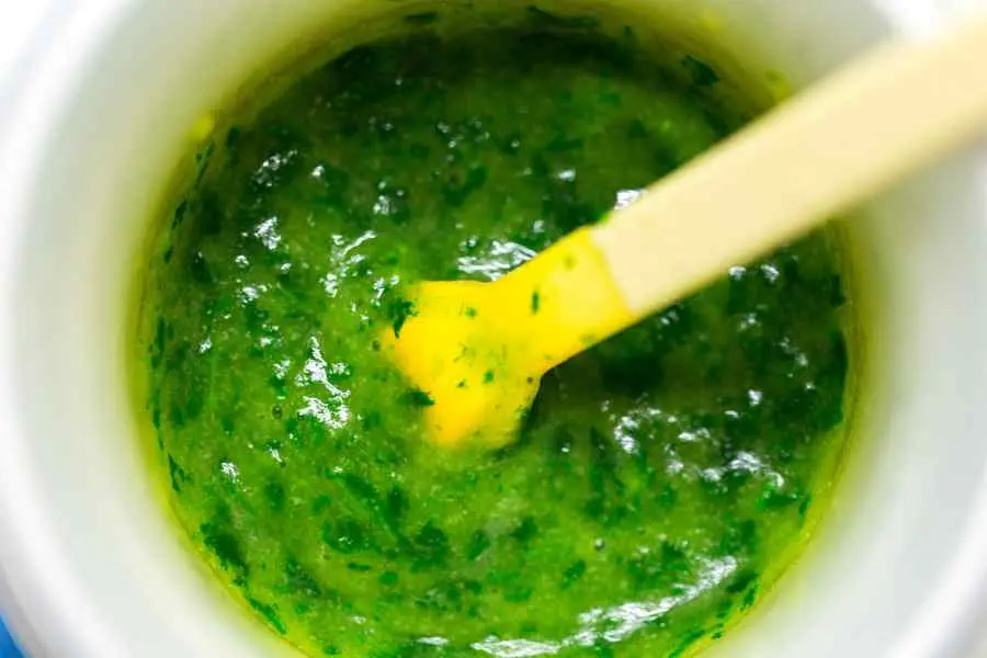 Lựa chọn đầu tiên khi bé bị rôm sảy, rau má là loại rau cho bé ăn dặm có hiệu quả cực kỳ tốt.