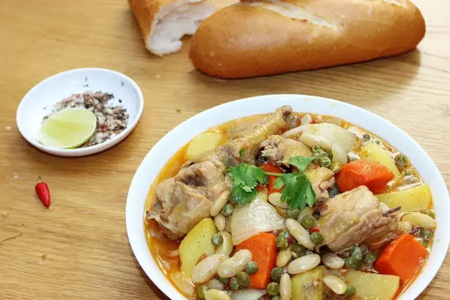 Thịt gà hầm các loại đỗ (đậu) thơm ngon mà dinh dưỡng