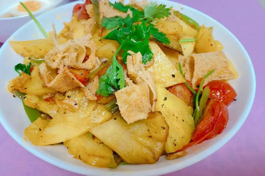 Sách bò xào chua - Món ăn giòn ngon lạ miệng cho bữa nhậu.