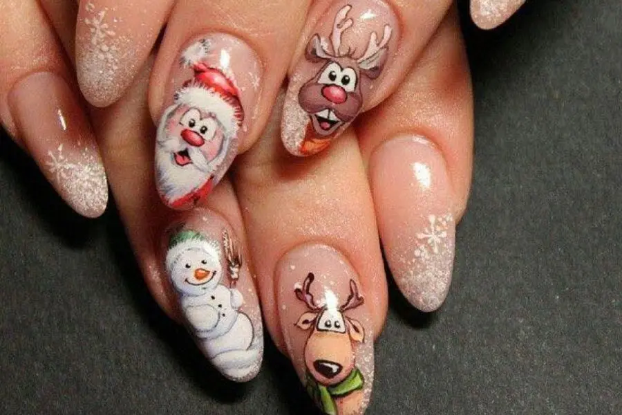 Mẫu nail Giáng Sinh đẹp mắt với sự kết hợp của 3 vật thể chủ đạo Noel.