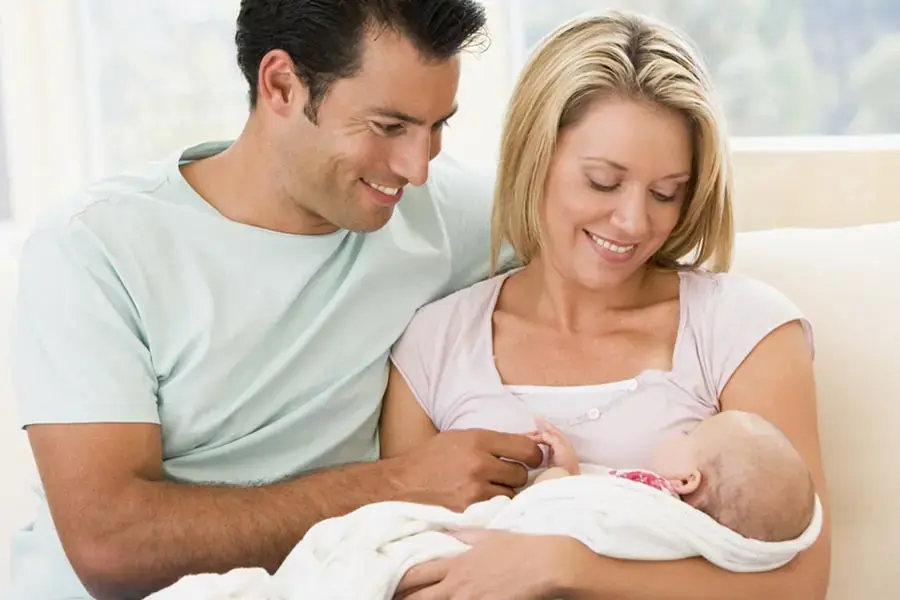 Phụ huynh cần phải biết cách bế trẻ sơ sinh đúng cách (1)