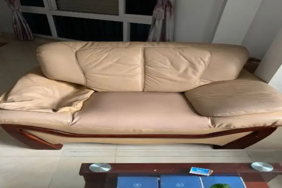 Nhắc nhở trẻ em không nên chạy nhảy hoặc đùa nghịch trên ghế