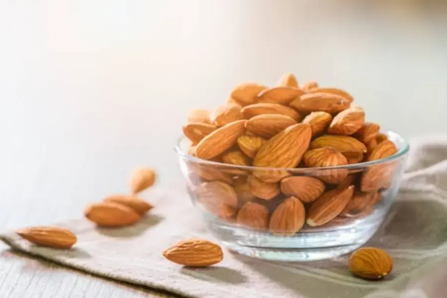 Hạnh nhân chứa ít carbs và giàu protein và chất xơ