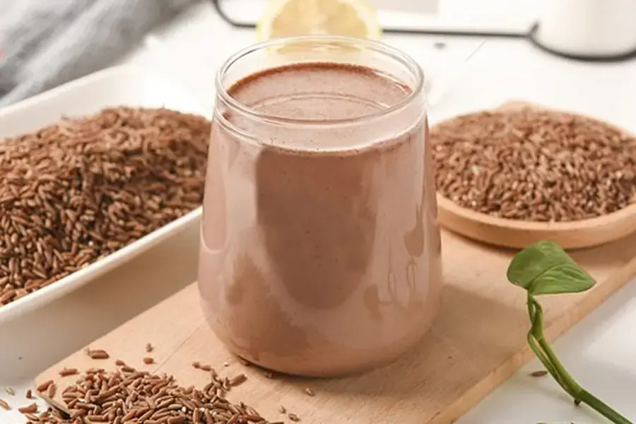 Bạn có thể tự làm sữa gạo lứt vì cách làm cũng khá đơn giản.