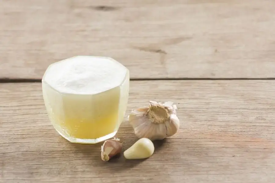 Nước tỏi chữa cảm cúm