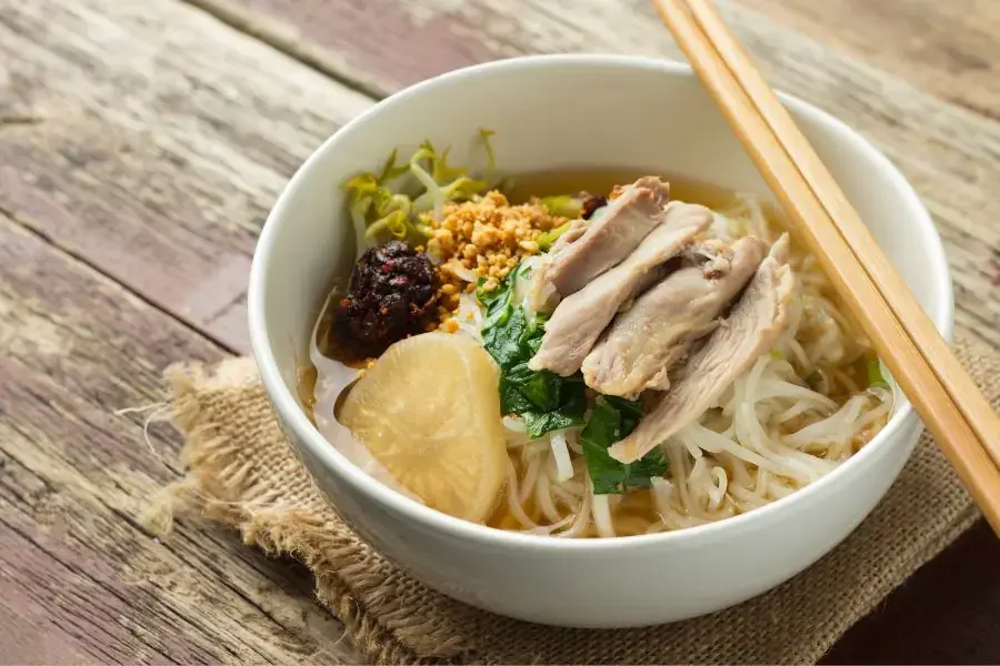 Đổi món với phở ức gà