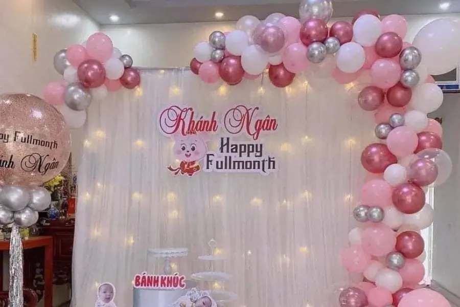 Có thể lựa chọn bong bóng bay hình Hello Kitty, kiến elsa hay búp bê Barbie,...