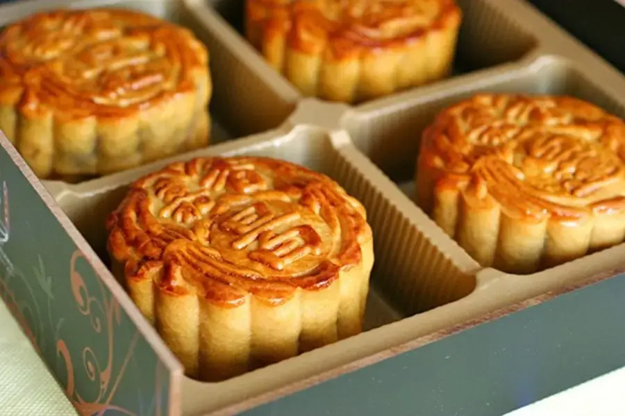 Bánh trung thu nướng hoàn chỉnh.