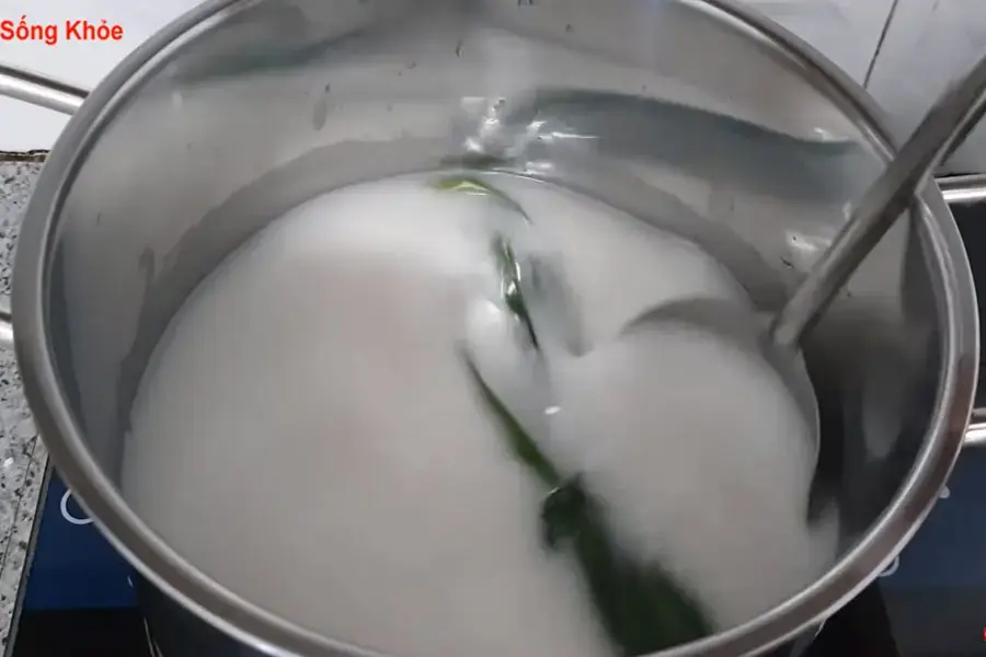 Nấu nước cốt dừa